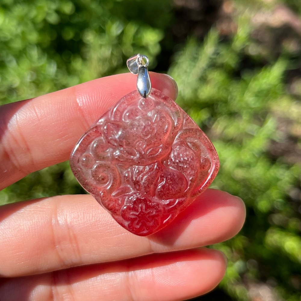 Sterling silver 925 strawberry Quartz fox carving pendant 1423